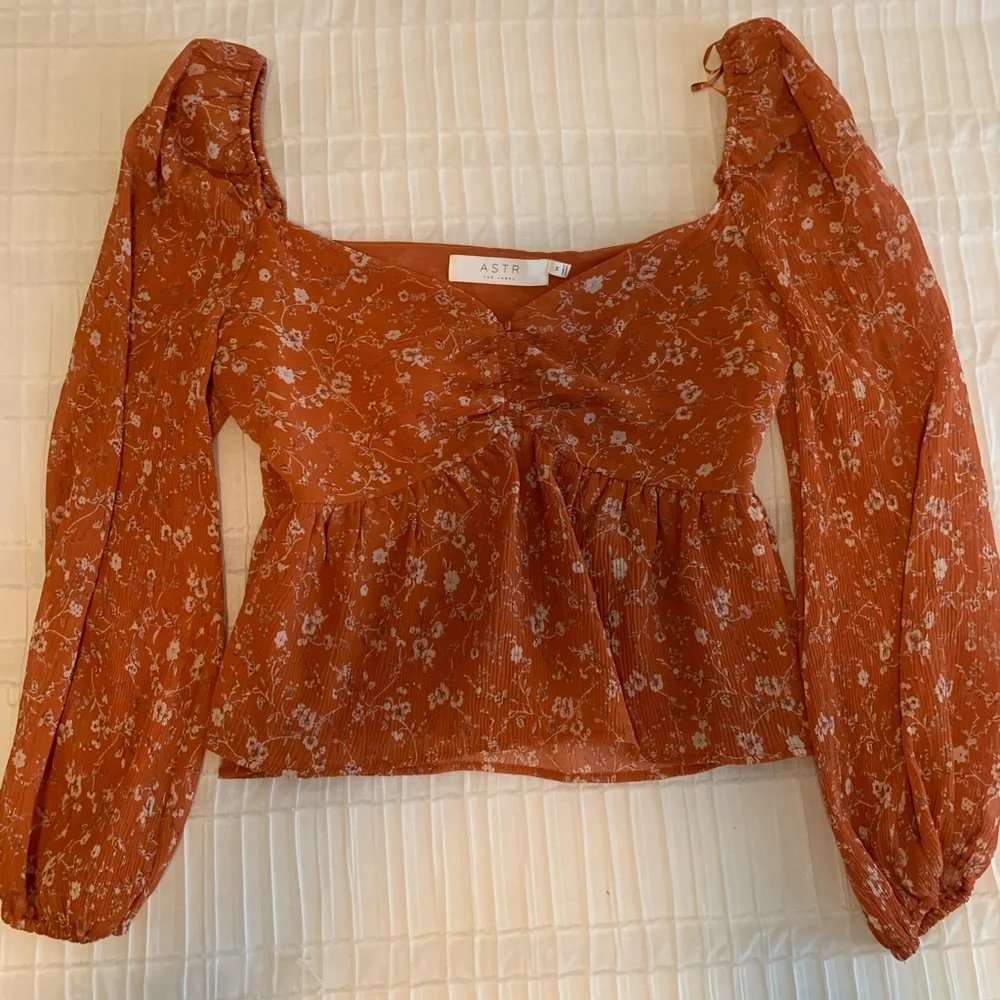 ASTR Rust Floral Long-Sleeve Peplum Blouse